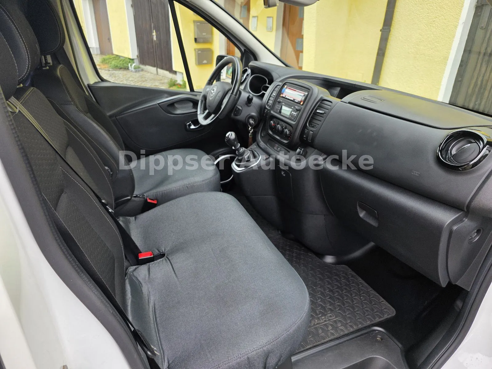 Fahrzeugabbildung Opel Vivaro B Combi L1H1_ 2,7t_9 Sitze_Klima vo+hi...