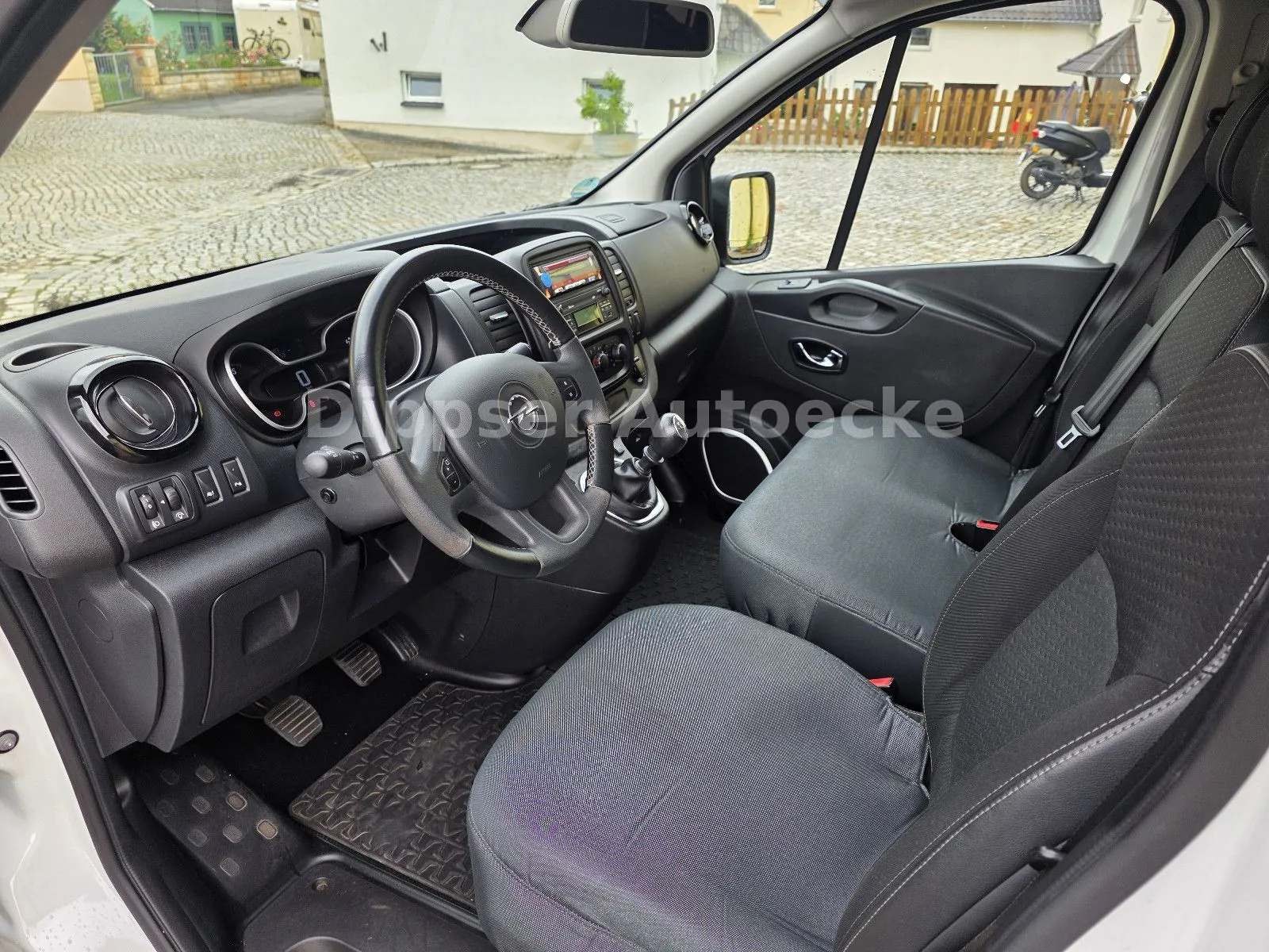 Fahrzeugabbildung Opel Vivaro B Combi L1H1_ 2,7t_9 Sitze_Klima vo+hi...