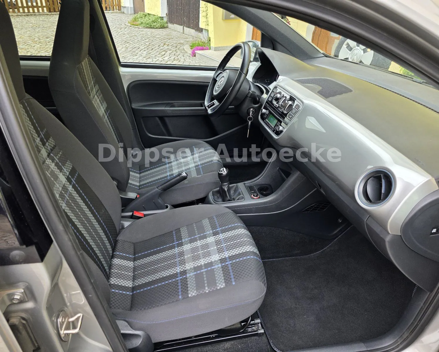 Fahrzeugabbildung Volkswagen up!_Klima_Schiebedach_Aluf. mit Allwetterr....