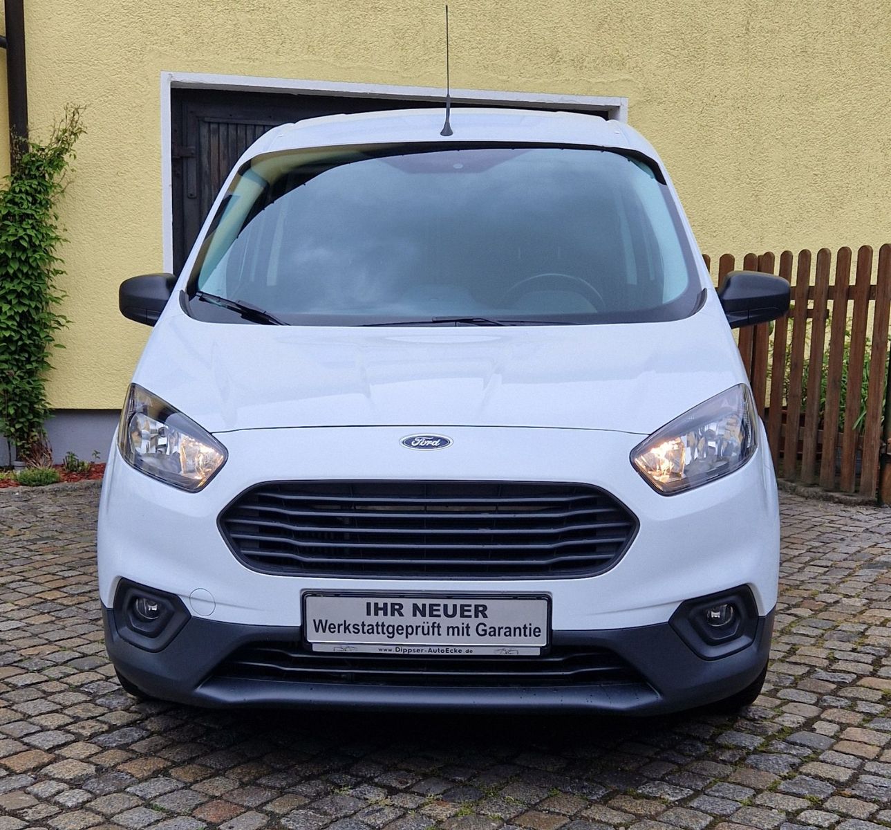 Fahrzeugabbildung Ford Transit Courier Trend
