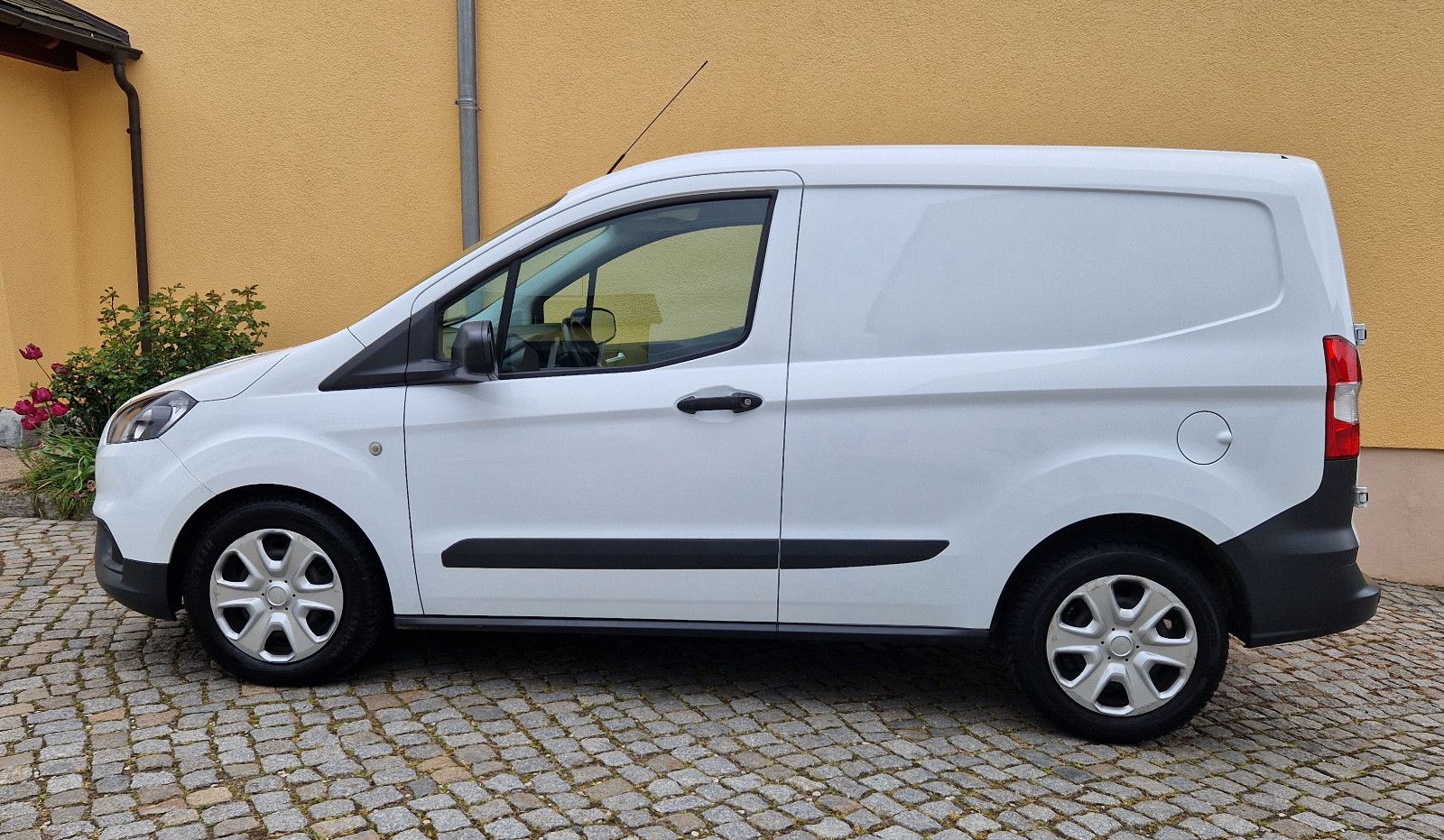 Fahrzeugabbildung Ford Transit Courier Trend