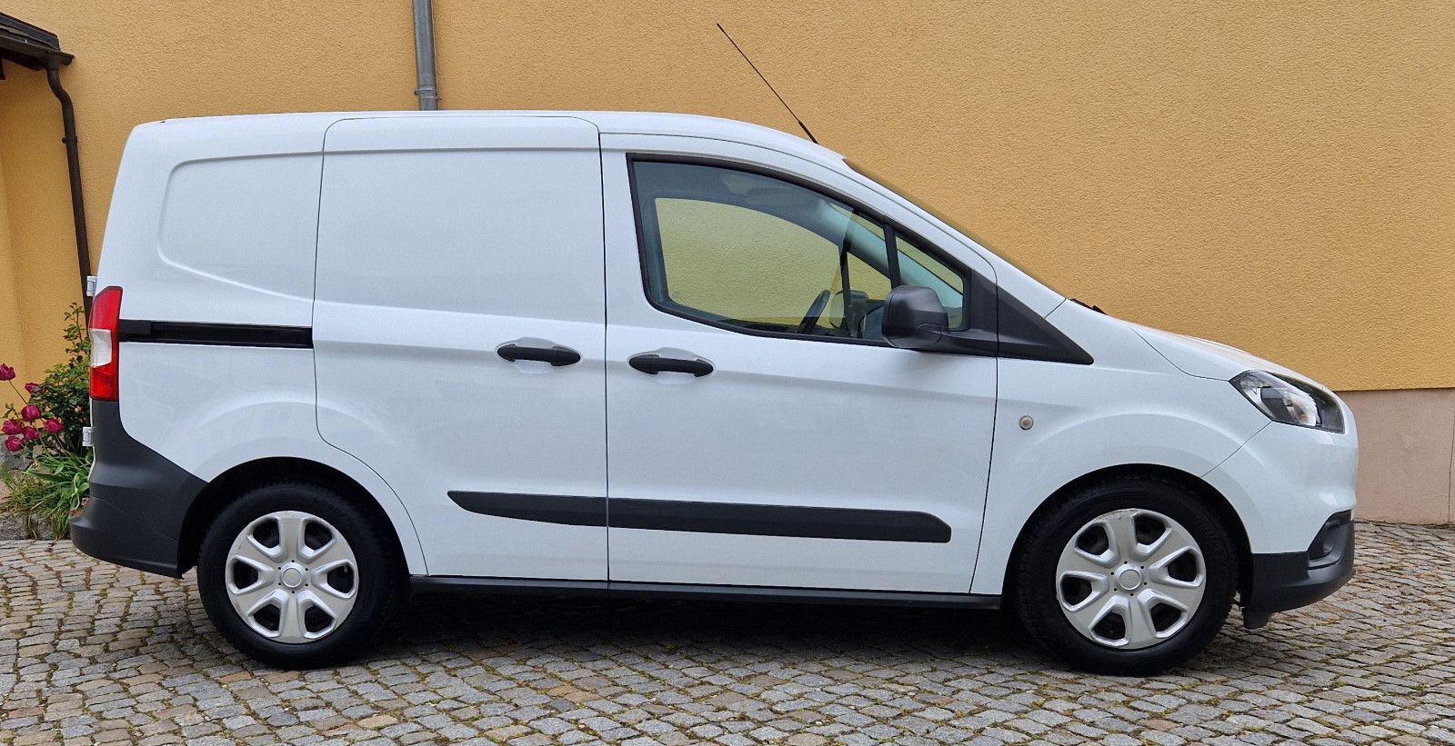 Fahrzeugabbildung Ford Transit Courier Trend
