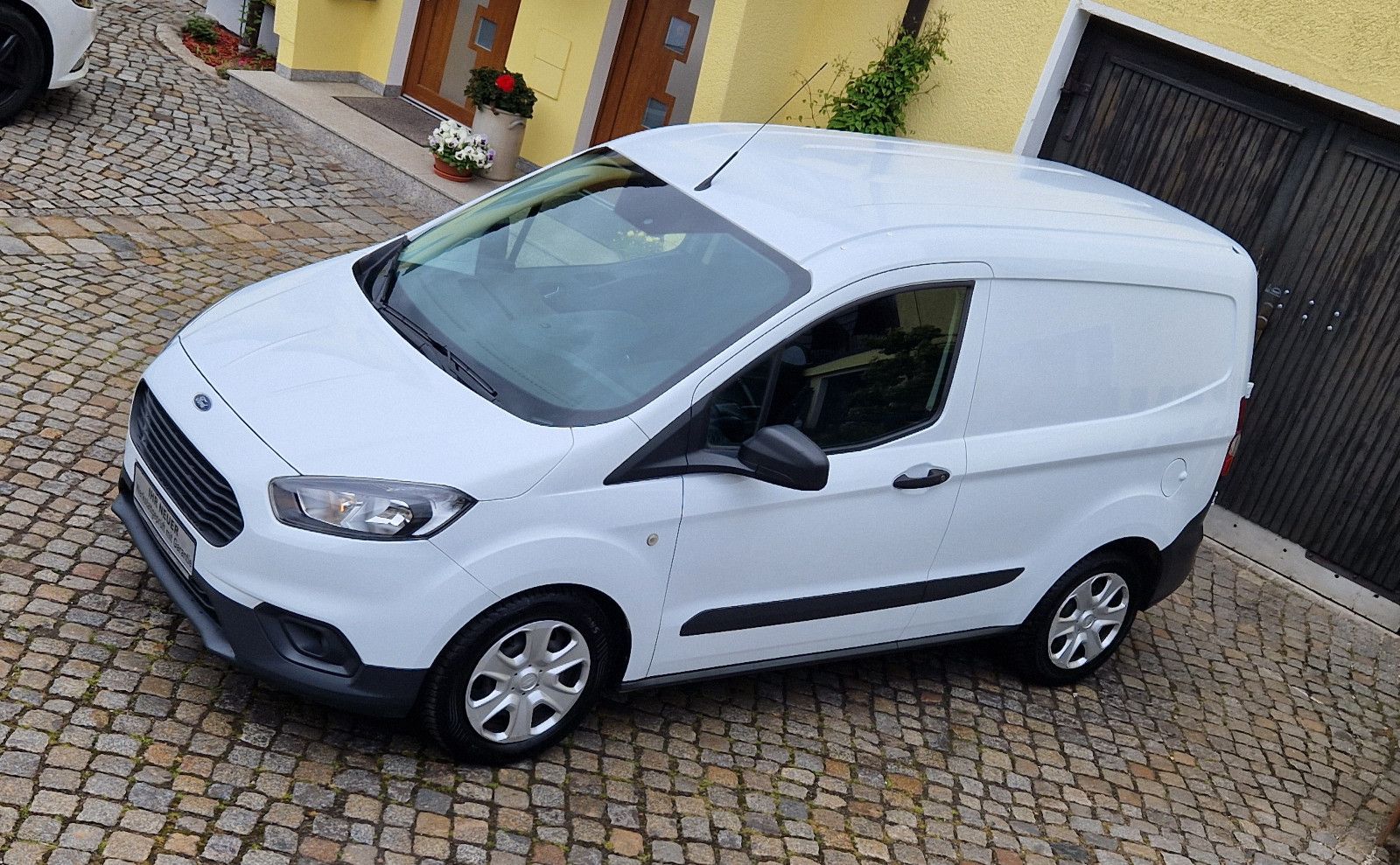 Fahrzeugabbildung Ford Transit Courier Trend