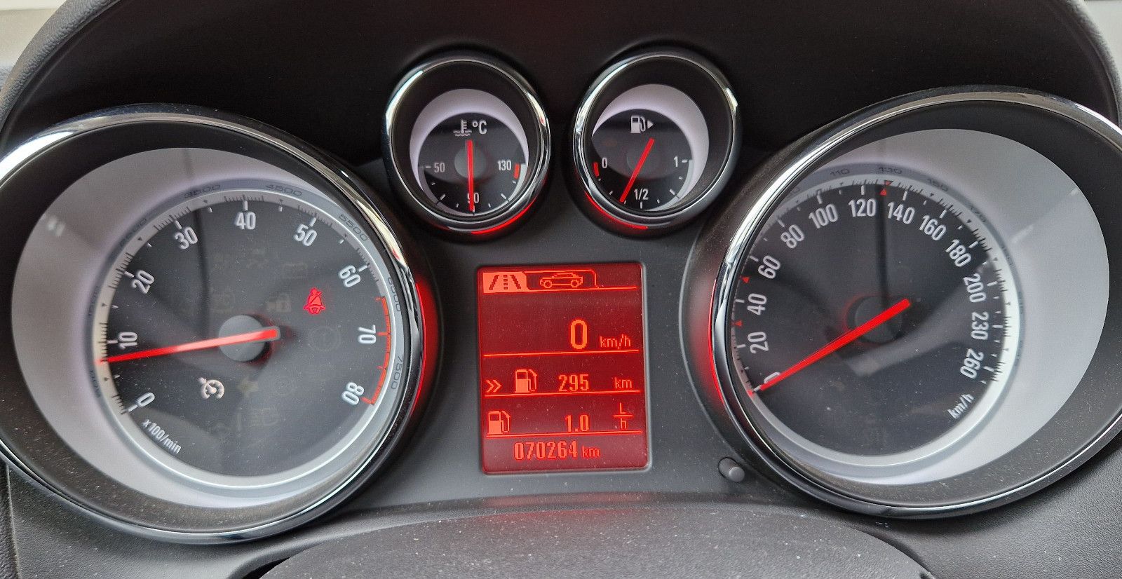 Fahrzeugabbildung Opel Astra J Sports Tourer 