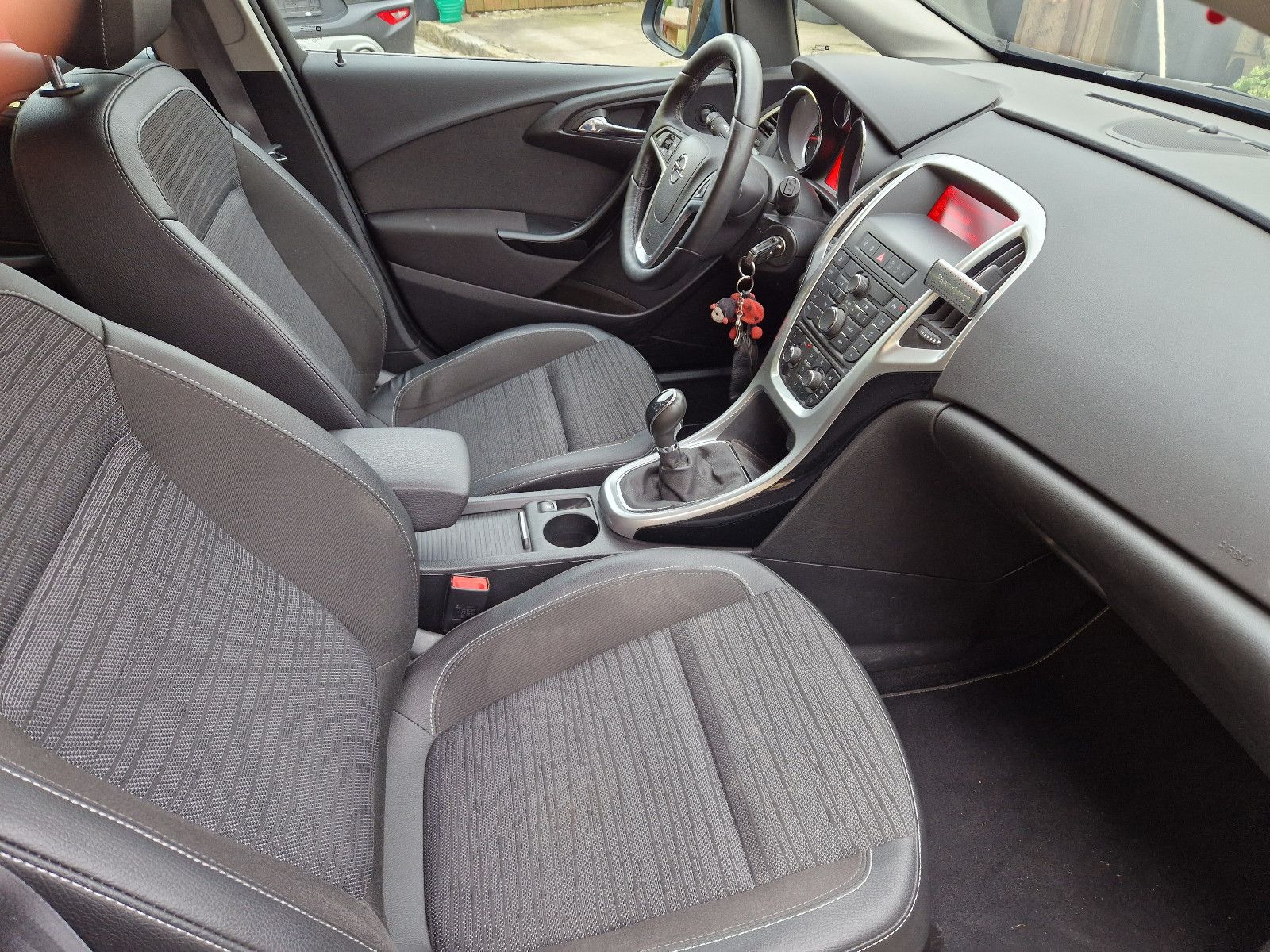 Fahrzeugabbildung Opel Astra J Sports Tourer 