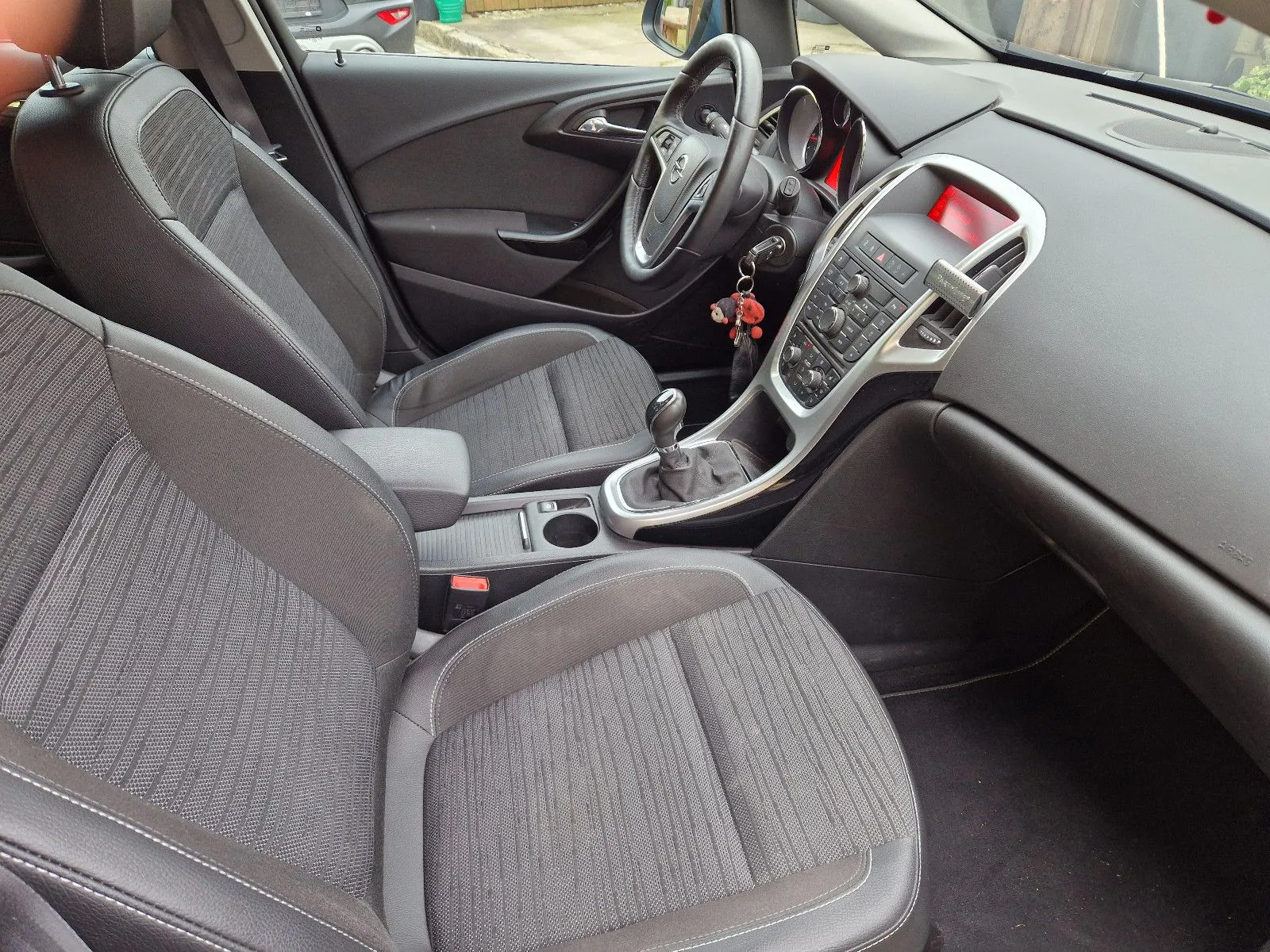 Fahrzeugabbildung Opel Astra J Sports Tourer 