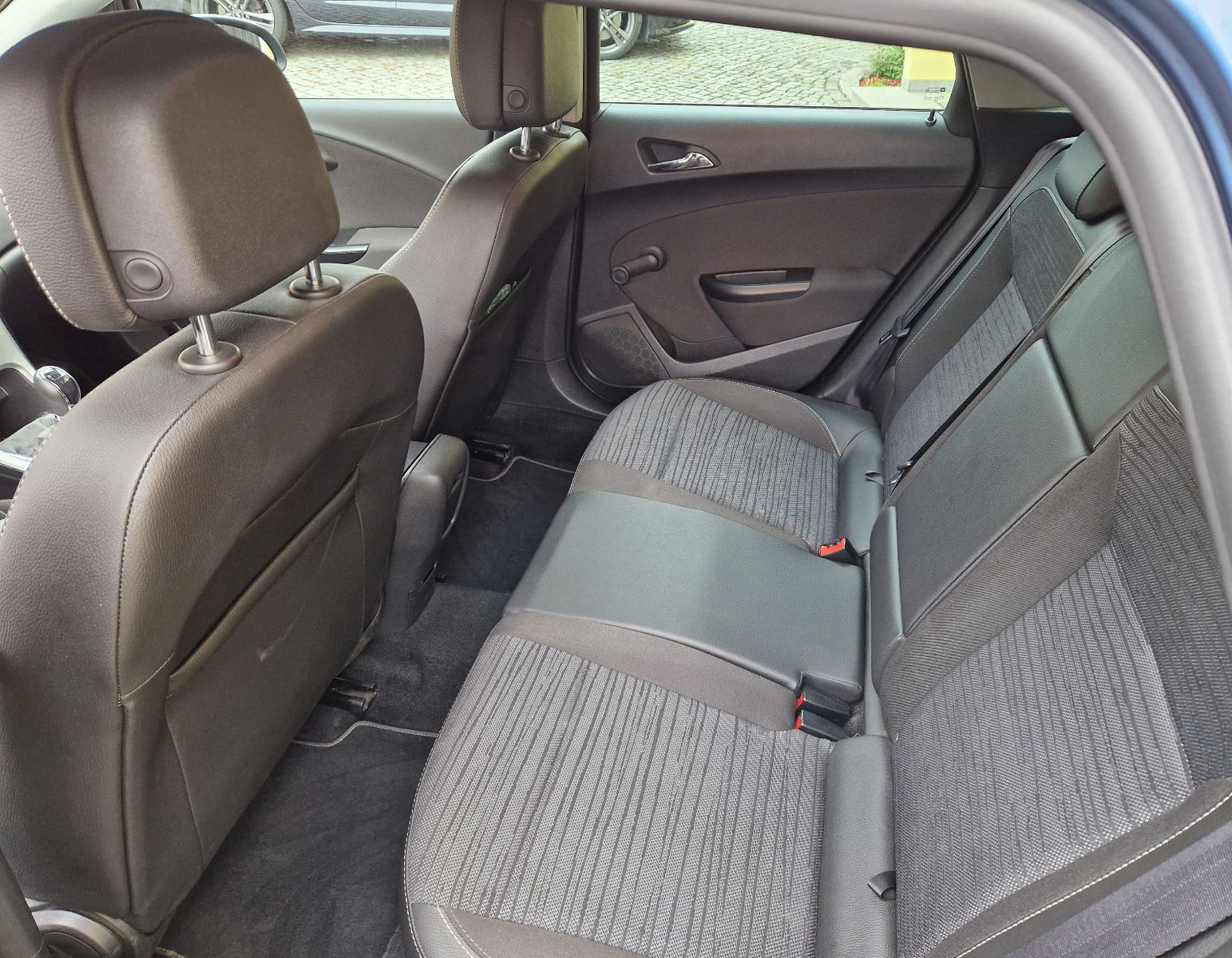 Fahrzeugabbildung Opel Astra J Sports Tourer 