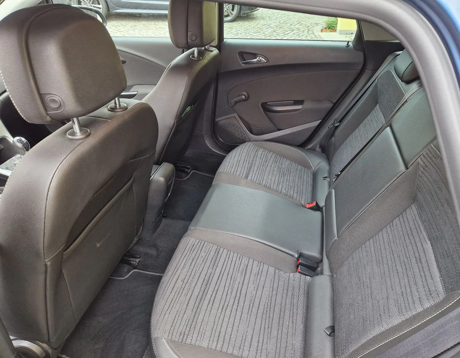 Fahrzeugabbildung Opel Astra J Sports Tourer 