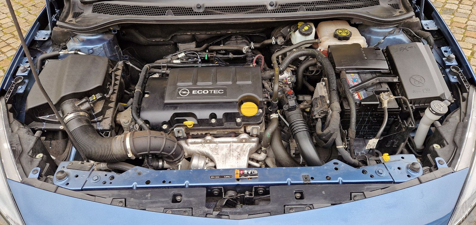 Fahrzeugabbildung Opel Astra J Sports Tourer 