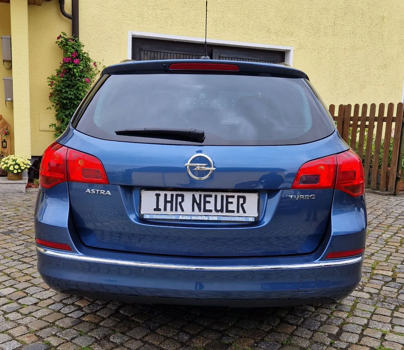 Fahrzeugabbildung Opel Astra J Sports Tourer 