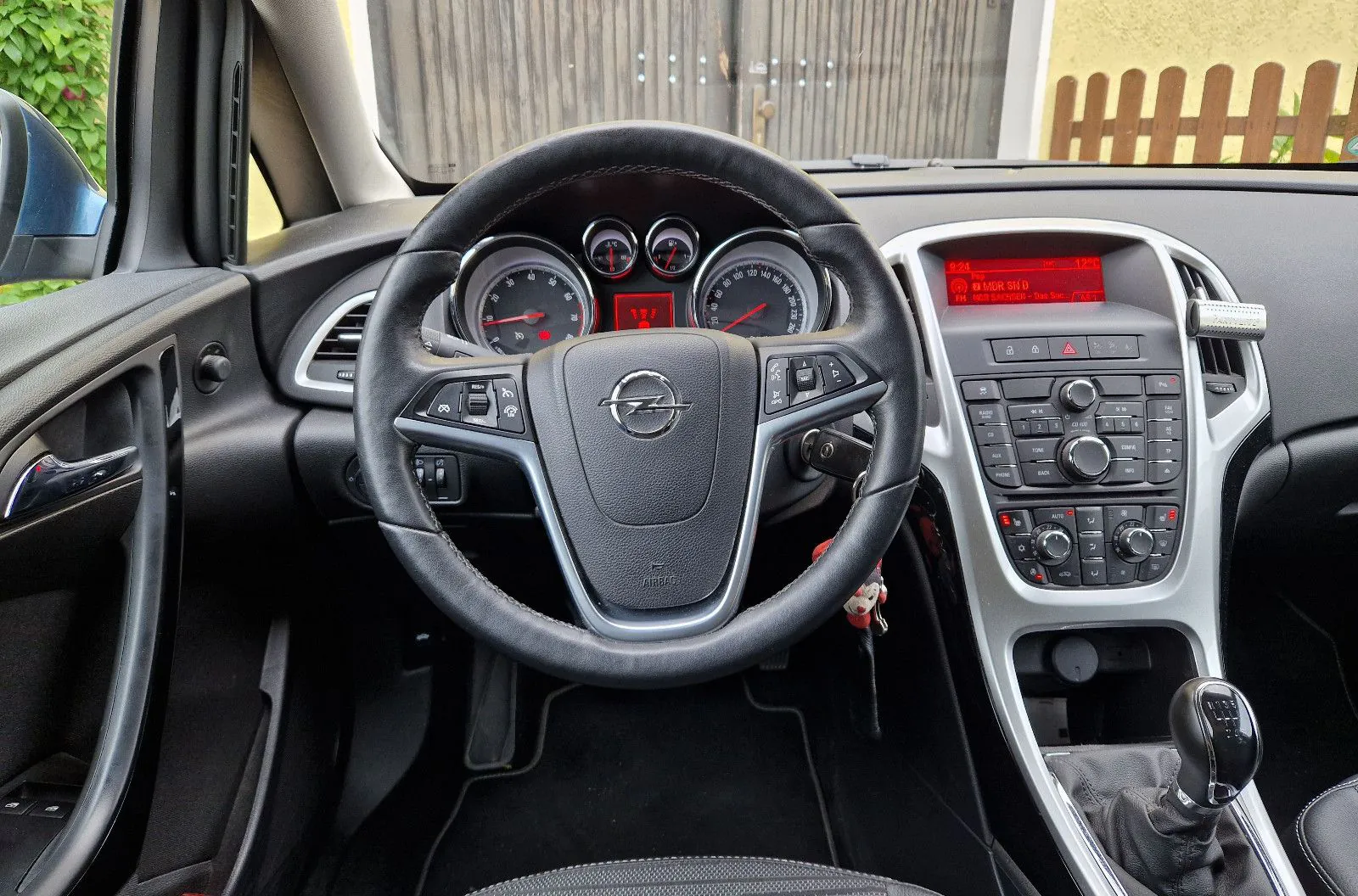 Fahrzeugabbildung Opel Astra J Sports Tourer 