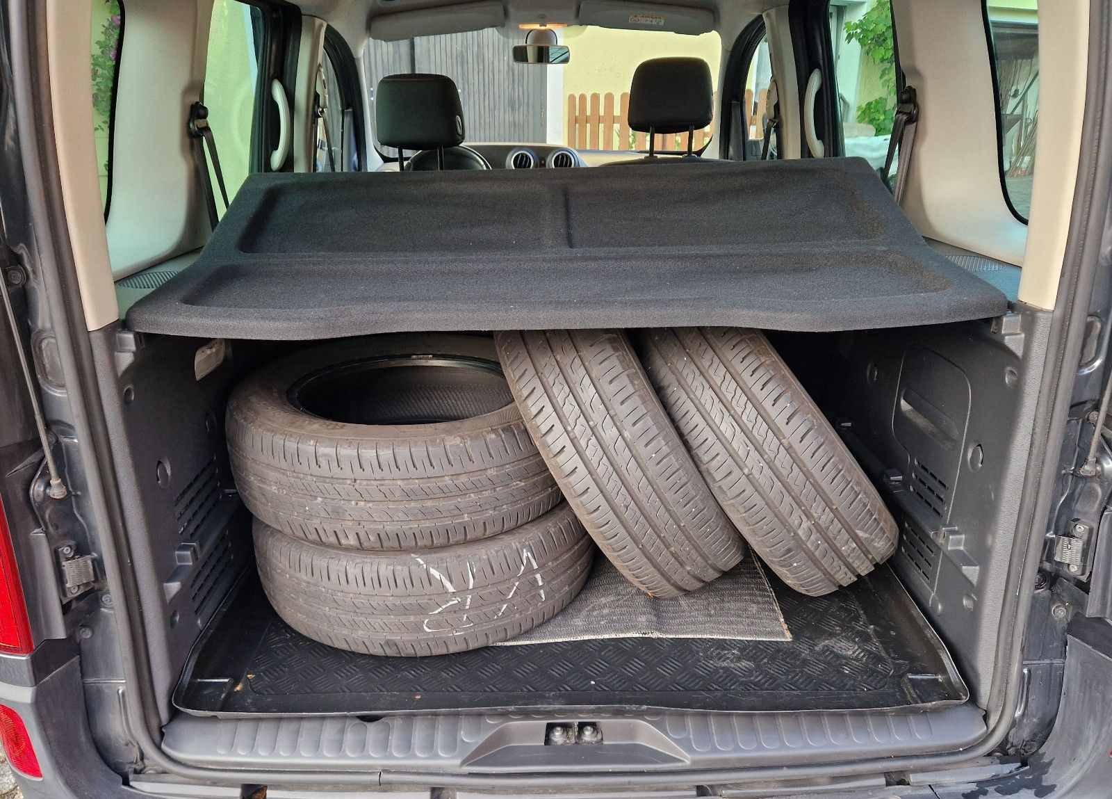 Fahrzeugabbildung Mercedes-Benz Citan Kombi 111 CDI lang_Panoramad_Klima_Sitzh..