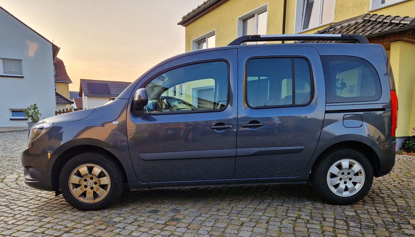 Fahrzeugabbildung Mercedes-Benz Citan Kombi 111 CDI lang_Panoramad_Klima_Sitzh..