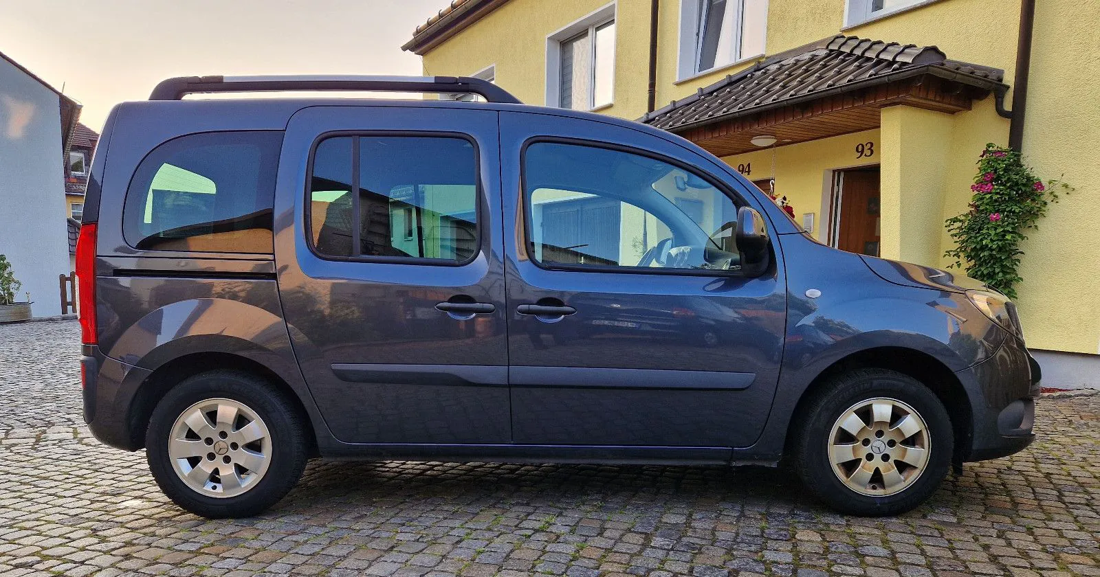 Fahrzeugabbildung Mercedes-Benz Citan Kombi 111 CDI lang_Panoramad_Klima_Sitzh..