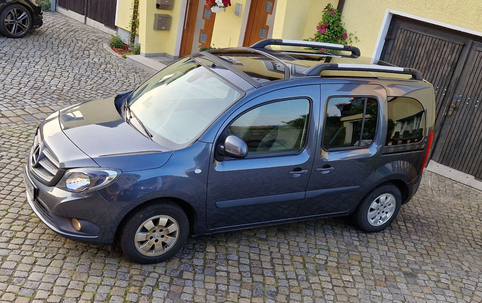 Fahrzeugabbildung Mercedes-Benz Citan Kombi 111 CDI lang_Panoramad_Klima_Sitzh..