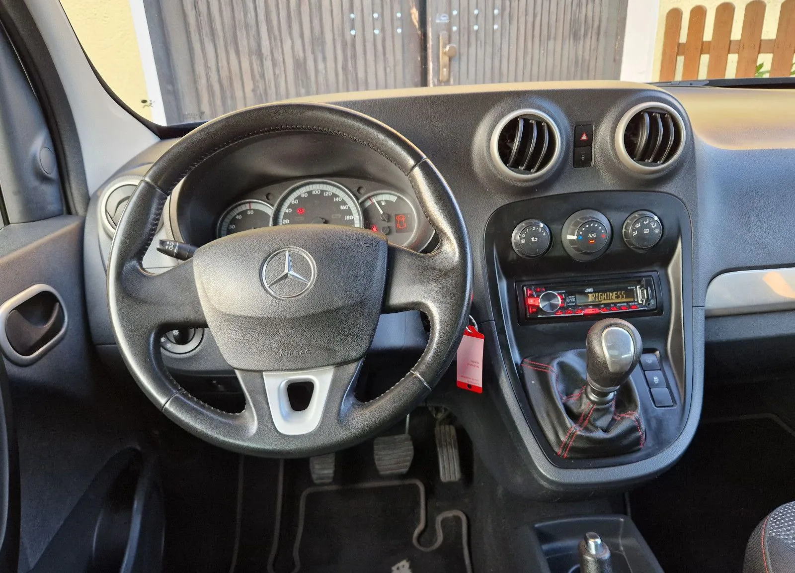 Fahrzeugabbildung Mercedes-Benz Citan Kombi 111 CDI lang_Panoramad_Klima_Sitzh..
