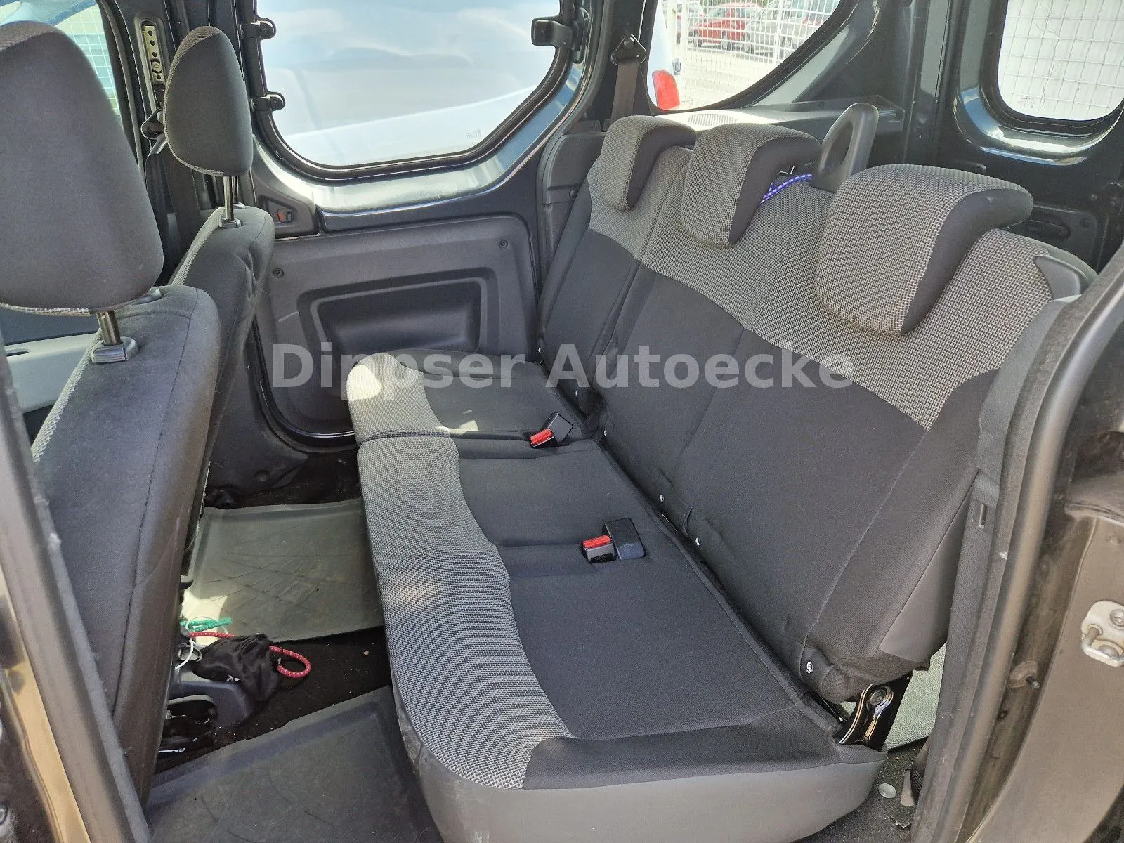 Fahrzeugabbildung Dacia Dokker Ambiance_Klima_8 fach_AHZV starr