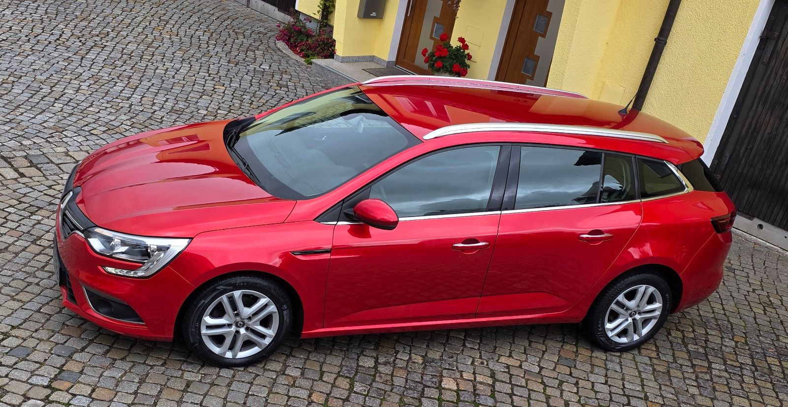 Fahrzeugabbildung Renault Megane IV 