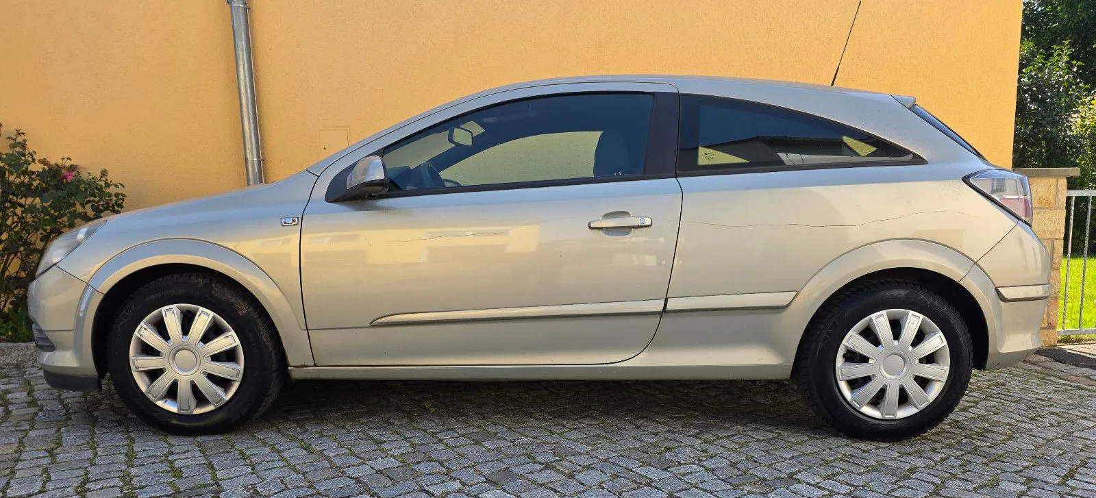 Fahrzeugabbildung Opel Astra H GTC 