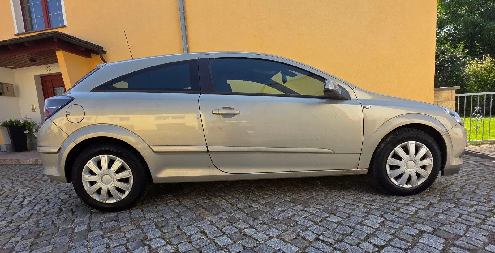 Fahrzeugabbildung Opel Astra H GTC 