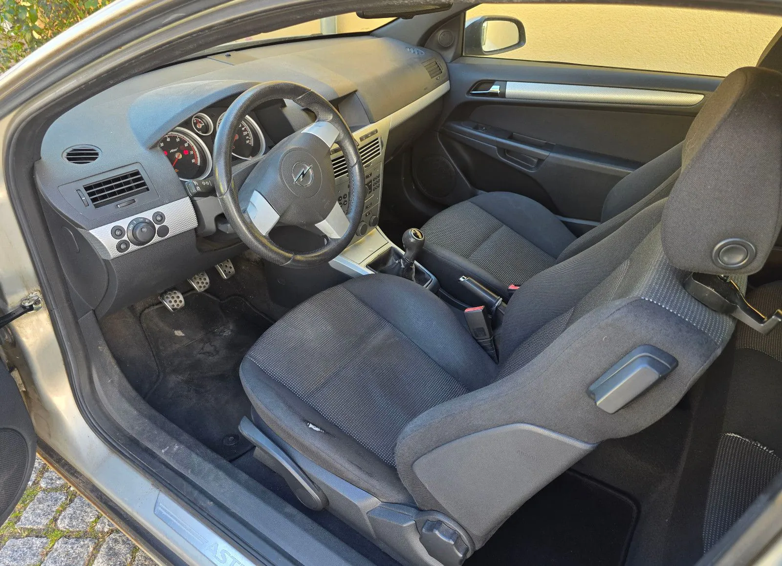 Fahrzeugabbildung Opel Astra H GTC 