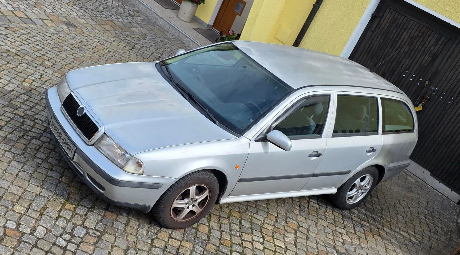 Fahrzeugabbildung SKODA Octavia Combi_Climatronic_8 fach bereift....