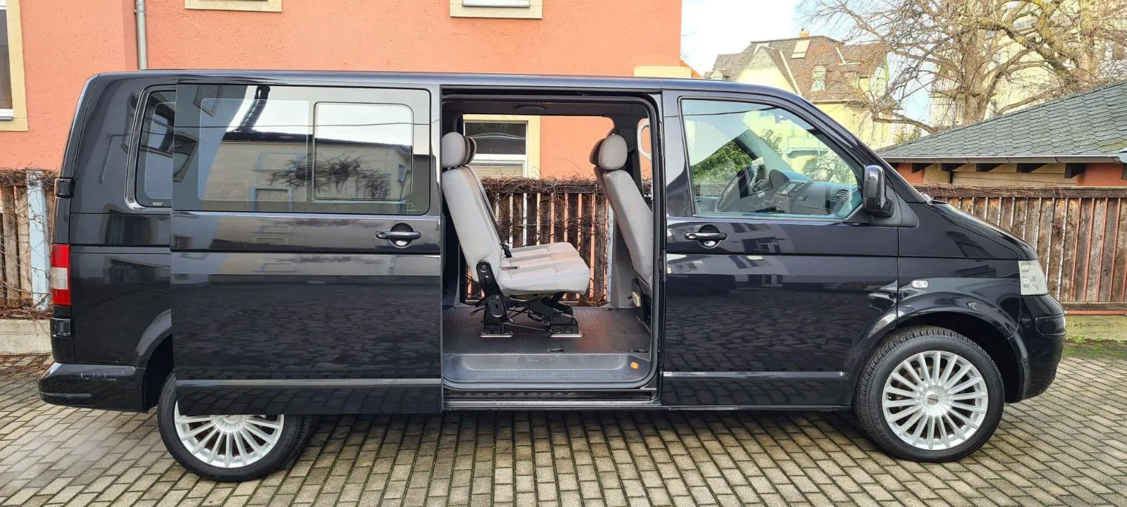 Fahrzeugabbildung Volkswagen T5 Bus 