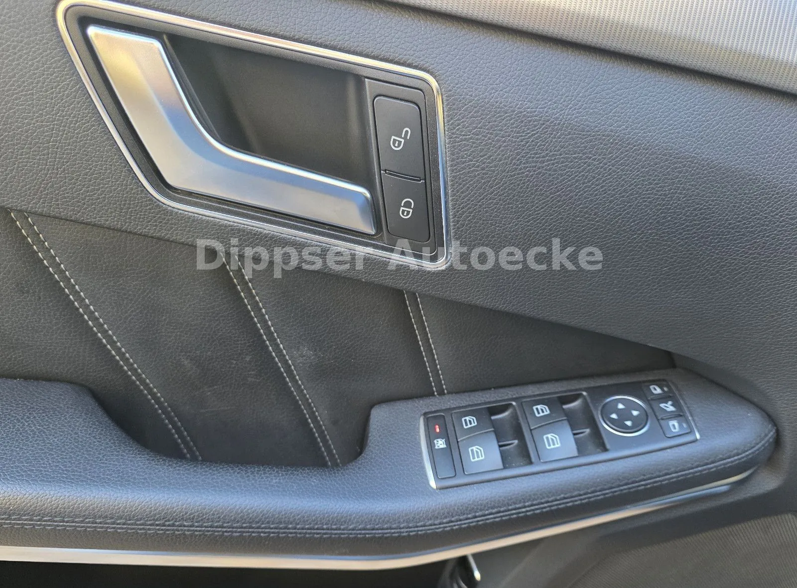 Fahrzeugabbildung Mercedes-Benz E 350_Limousine_4Matic_Climatr_Sitzh_8 fach...