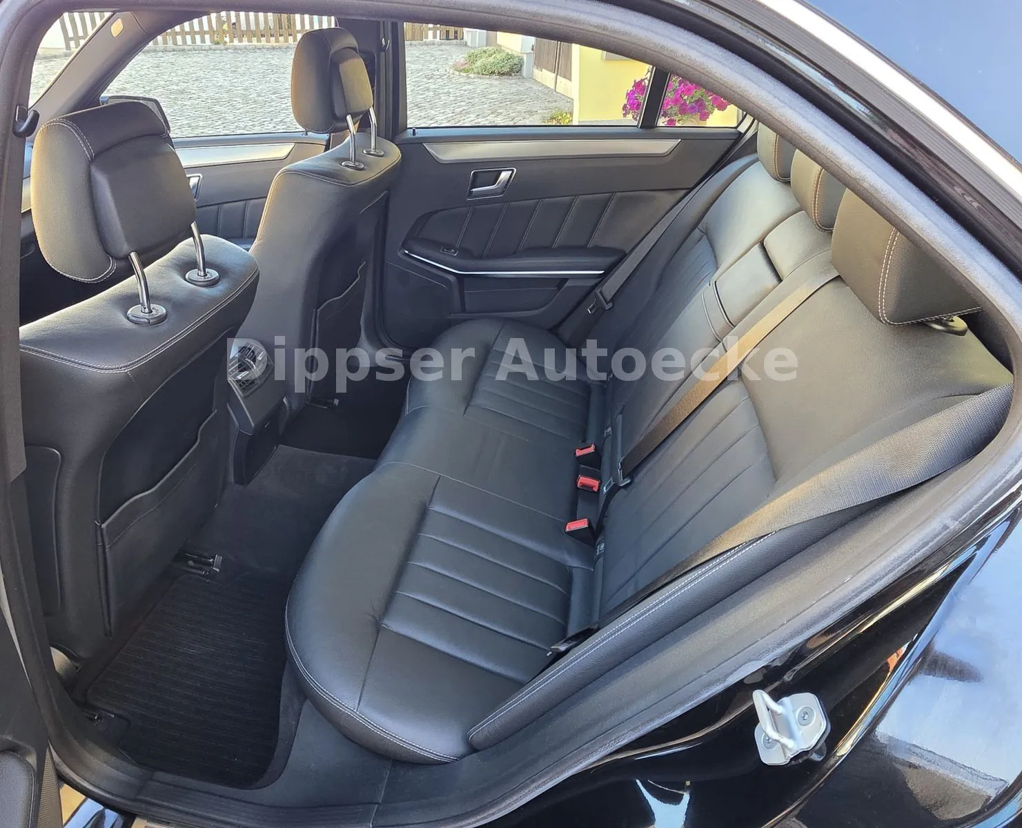 Fahrzeugabbildung Mercedes-Benz E 350_Limousine_4Matic_Climatr_Sitzh_8 fach...