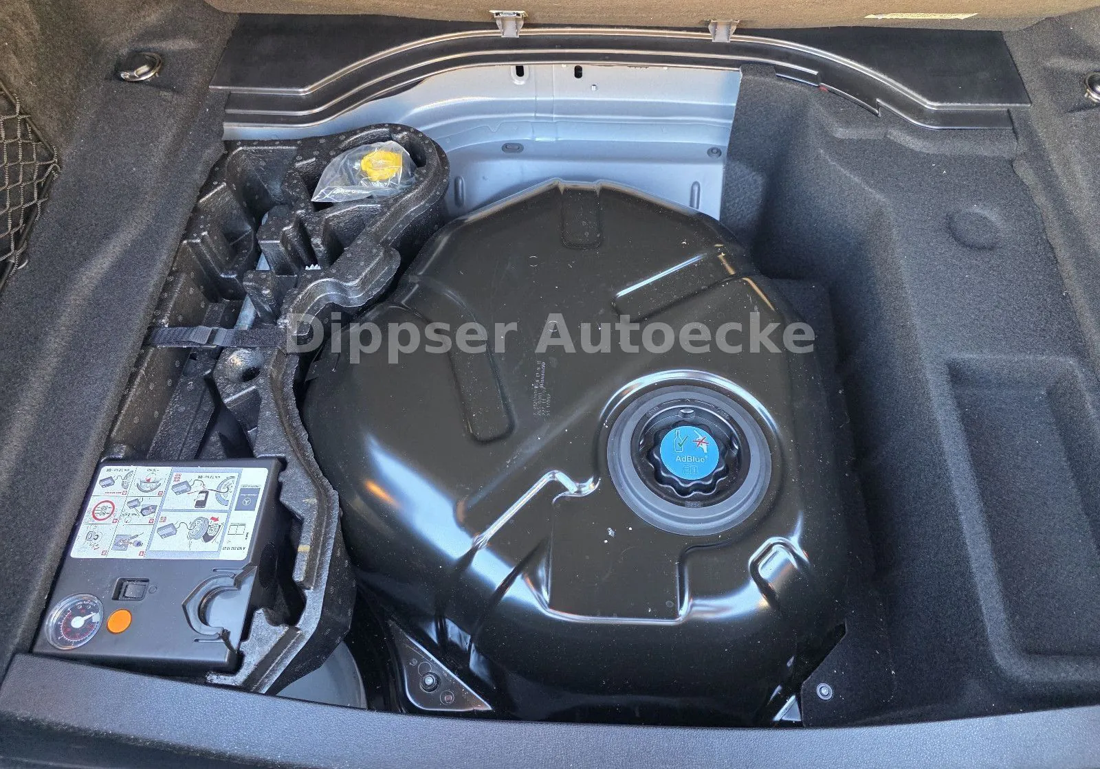 Fahrzeugabbildung Mercedes-Benz E 350_Limousine_4Matic_Climatr_Sitzh_8 fach...