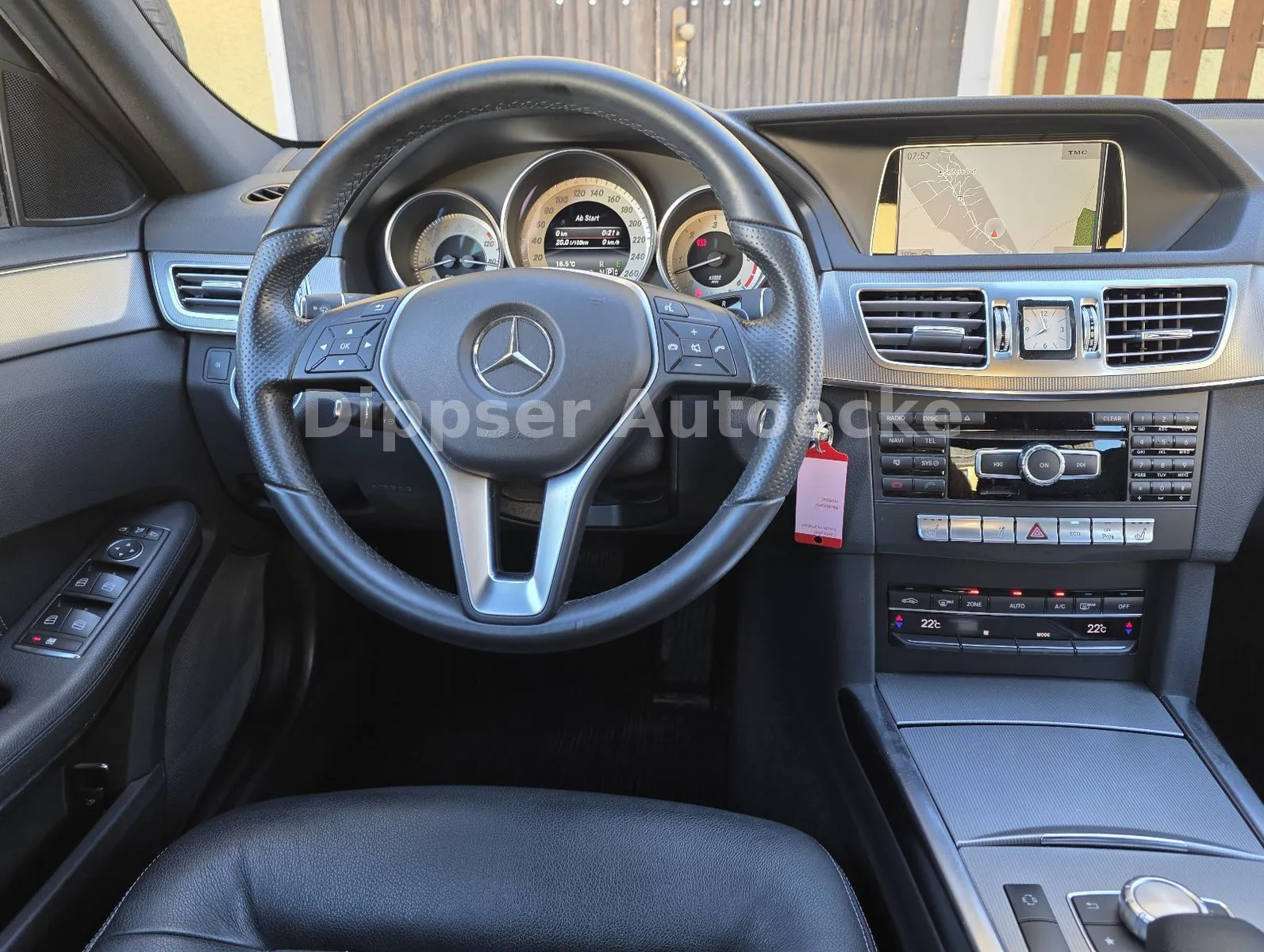 Fahrzeugabbildung Mercedes-Benz E 350_Limousine_4Matic_Climatr_Sitzh_8 fach...