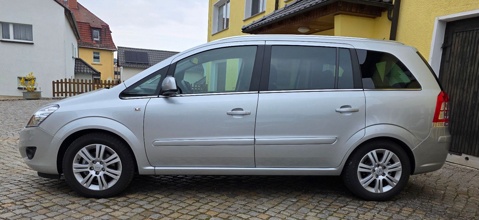 Fahrzeugabbildung Opel Zafira B 