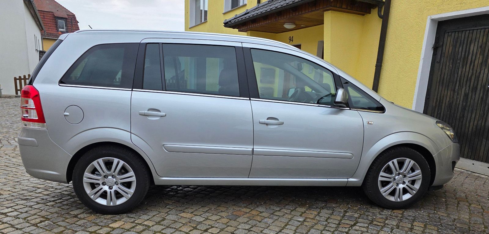 Fahrzeugabbildung Opel Zafira B 