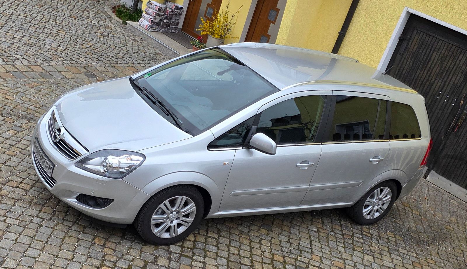 Fahrzeugabbildung Opel Zafira B 