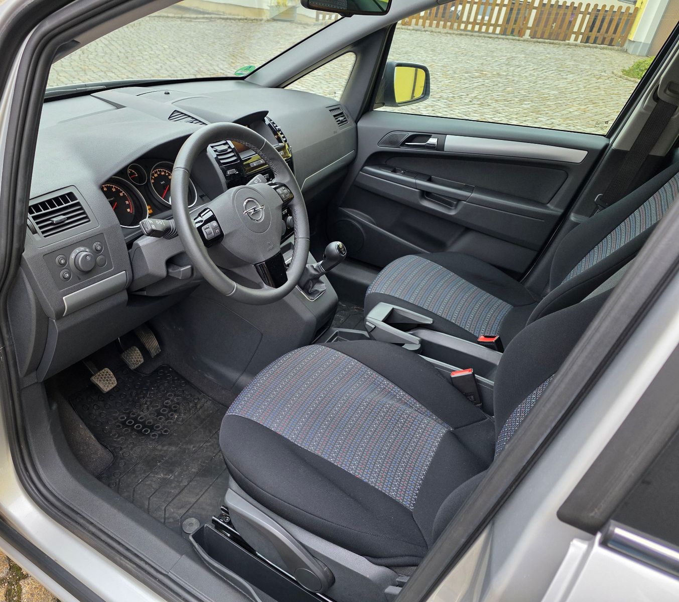 Fahrzeugabbildung Opel Zafira B 