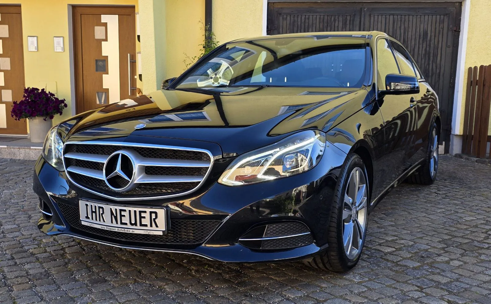 Fahrzeugabbildung Mercedes-Benz E 350_Limousine_4Matic_Climatr_Sitzh_8 fach...