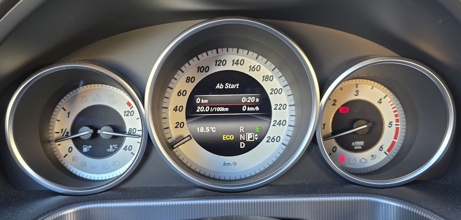 Fahrzeugabbildung Mercedes-Benz E 350_Limousine_4Matic_Climatr_Sitzh_8 fach...