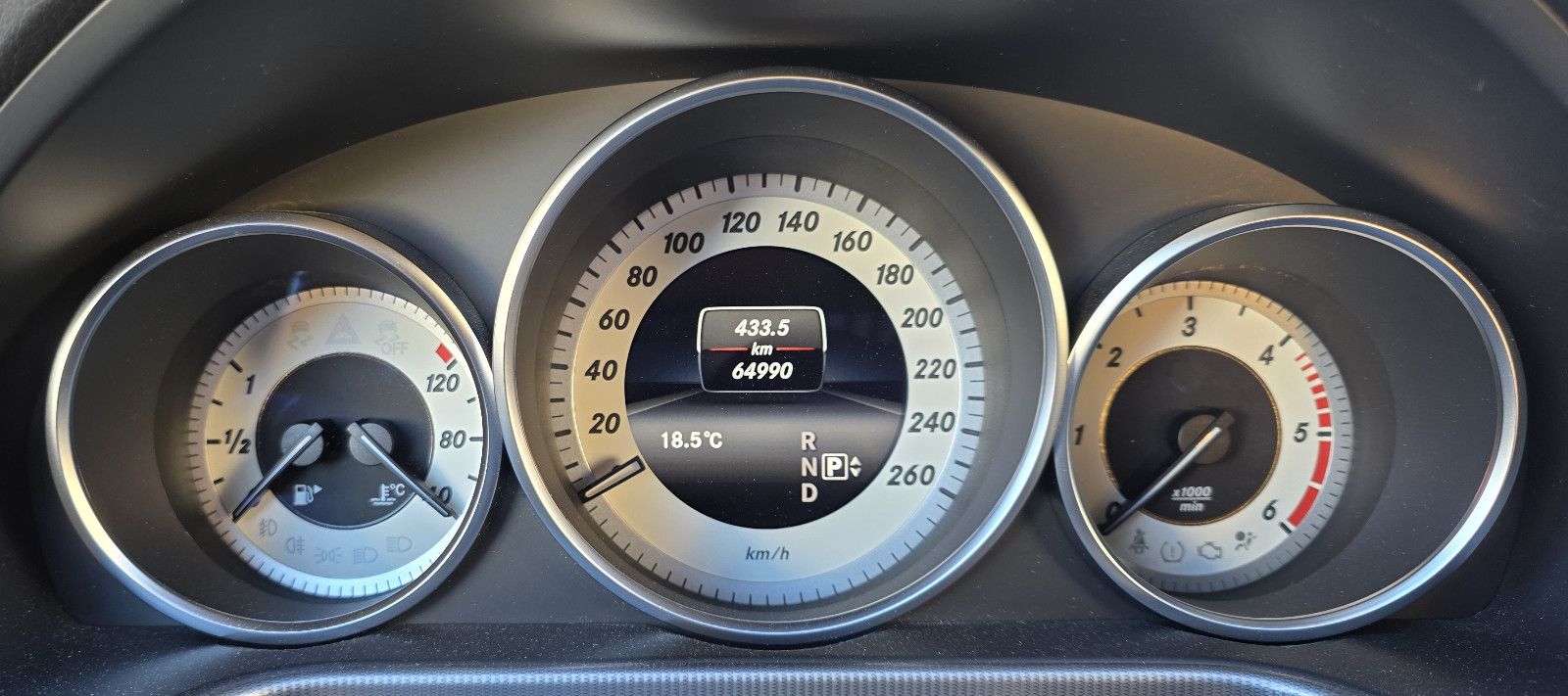 Fahrzeugabbildung Mercedes-Benz E 350_Limousine_4Matic_Climatr_Sitzh_8 fach...