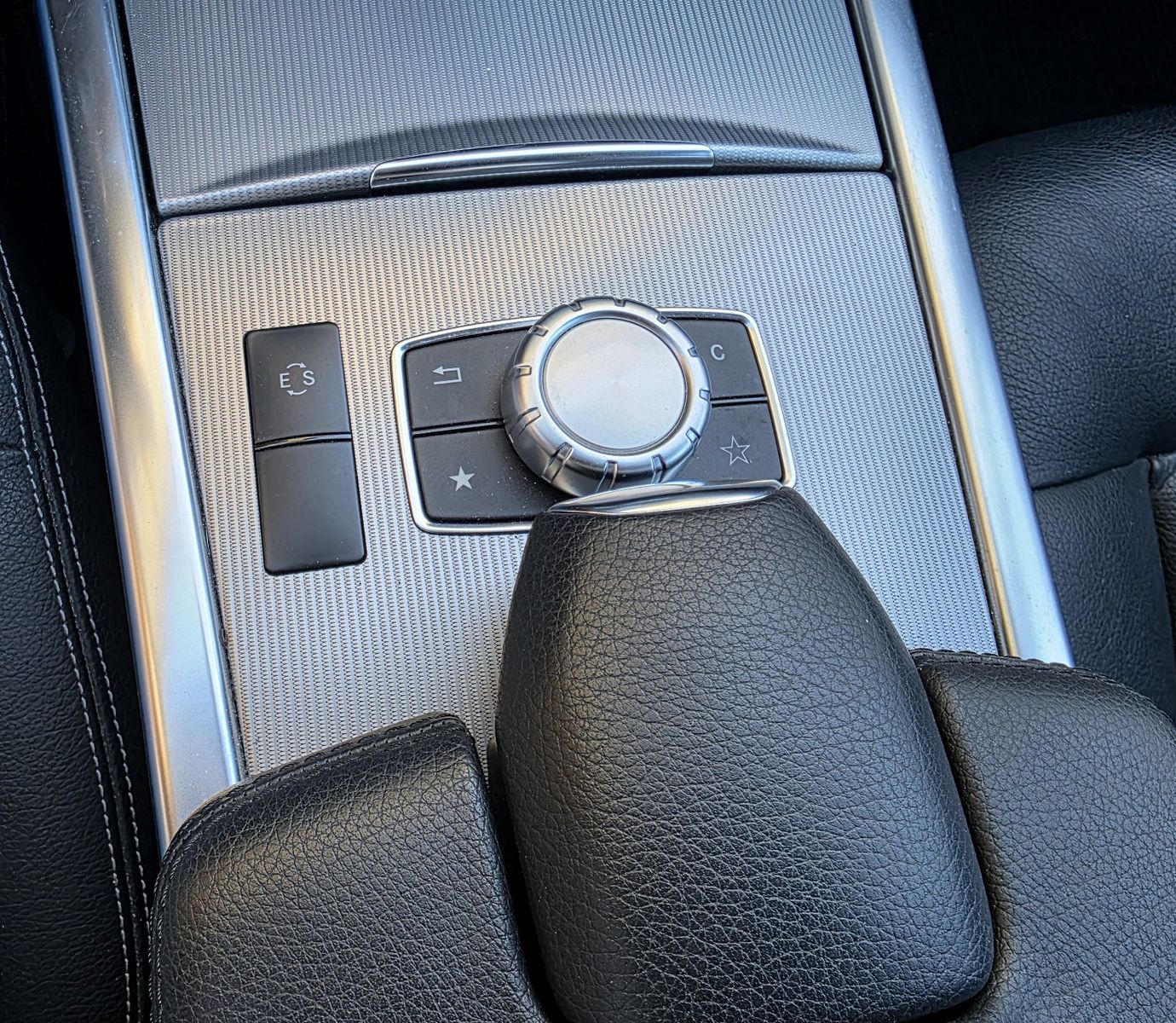 Fahrzeugabbildung Mercedes-Benz E 350_Limousine_4Matic_Climatr_Sitzh_8 fach...