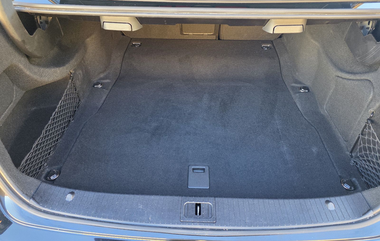 Fahrzeugabbildung Mercedes-Benz E 350_Limousine_4Matic_Climatr_Sitzh_8 fach...
