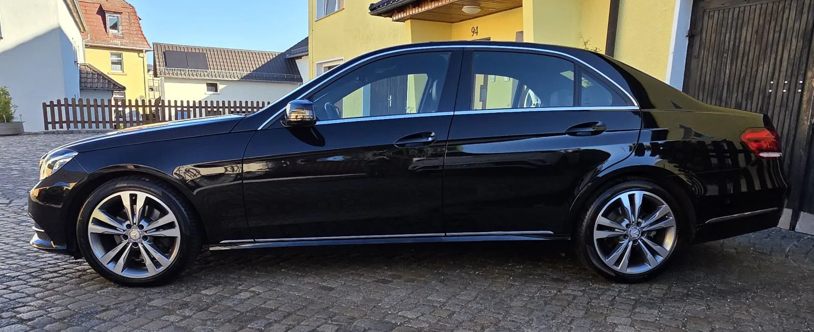 Fahrzeugabbildung Mercedes-Benz E 350_Limousine_4Matic_Climatr_Sitzh_8 fach...