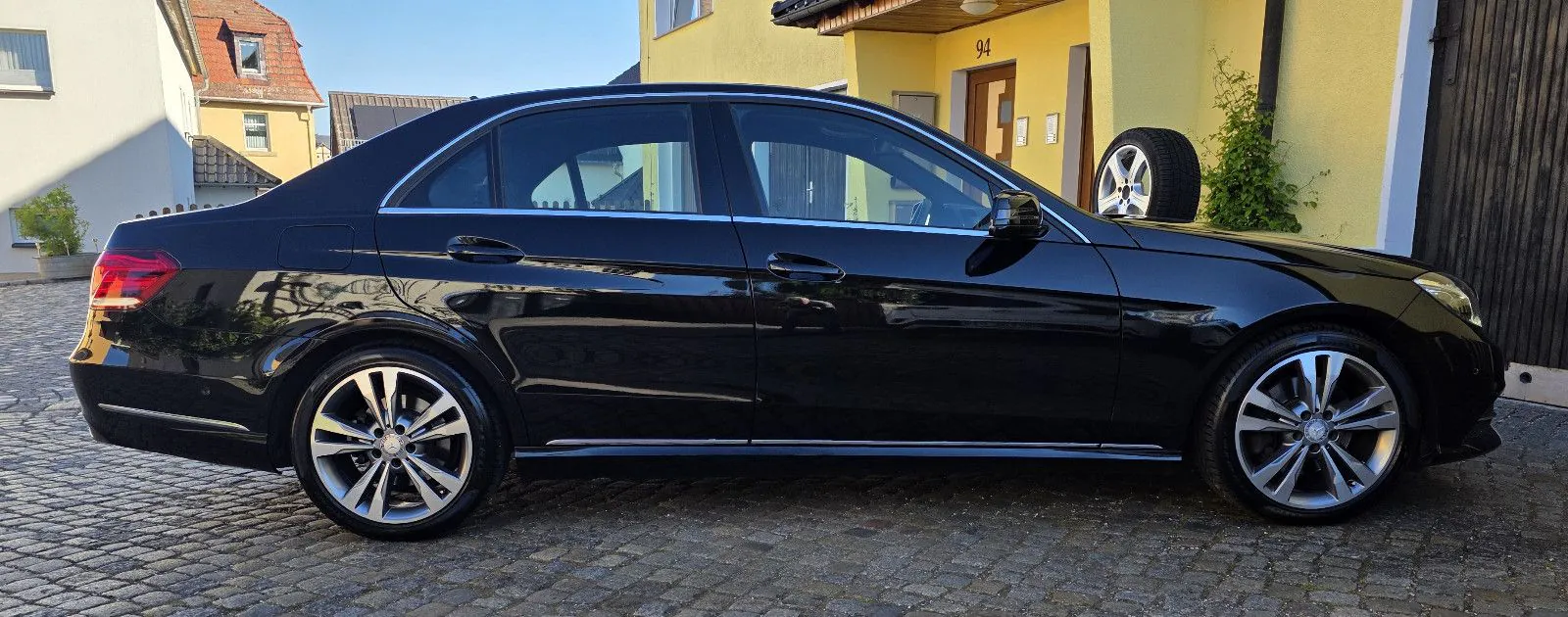 Fahrzeugabbildung Mercedes-Benz E 350_Limousine_4Matic_Climatr_Sitzh_8 fach...