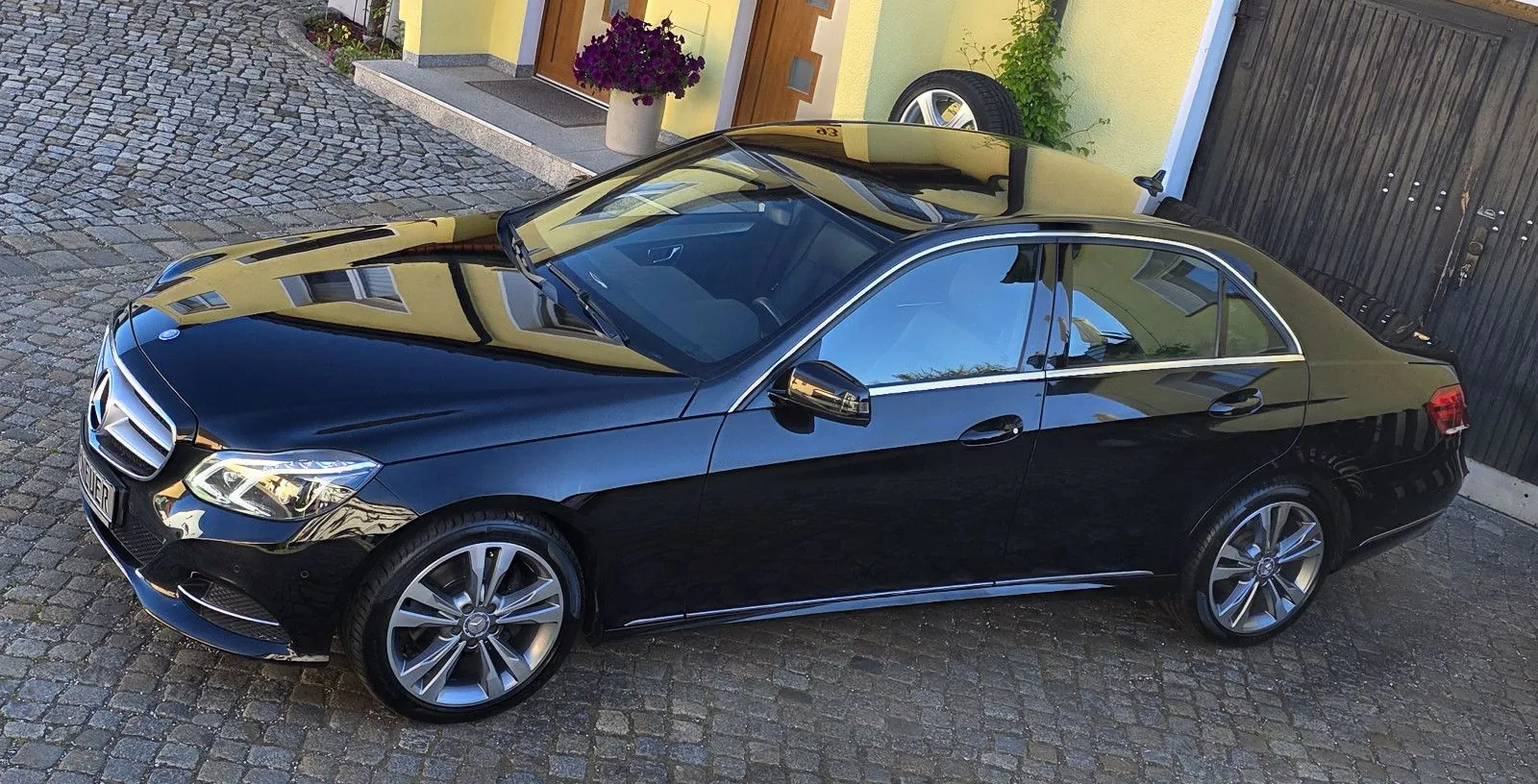 Fahrzeugabbildung Mercedes-Benz E 350_Limousine_4Matic_Climatr_Sitzh_8 fach...
